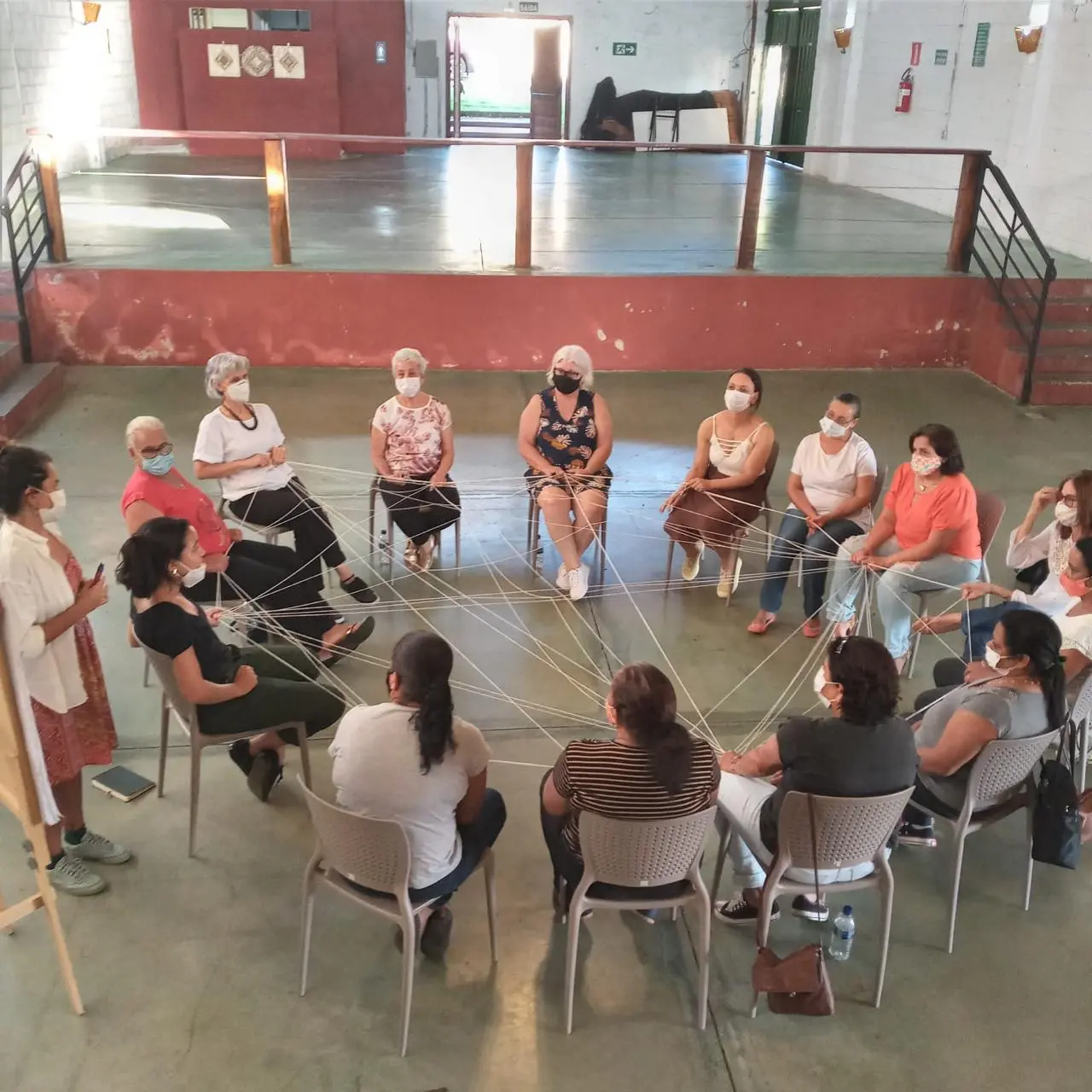 Saber-do-vivo Encontro do processo de trabalho em grupo com o projeto Bordadeiras da Serra da Moeda